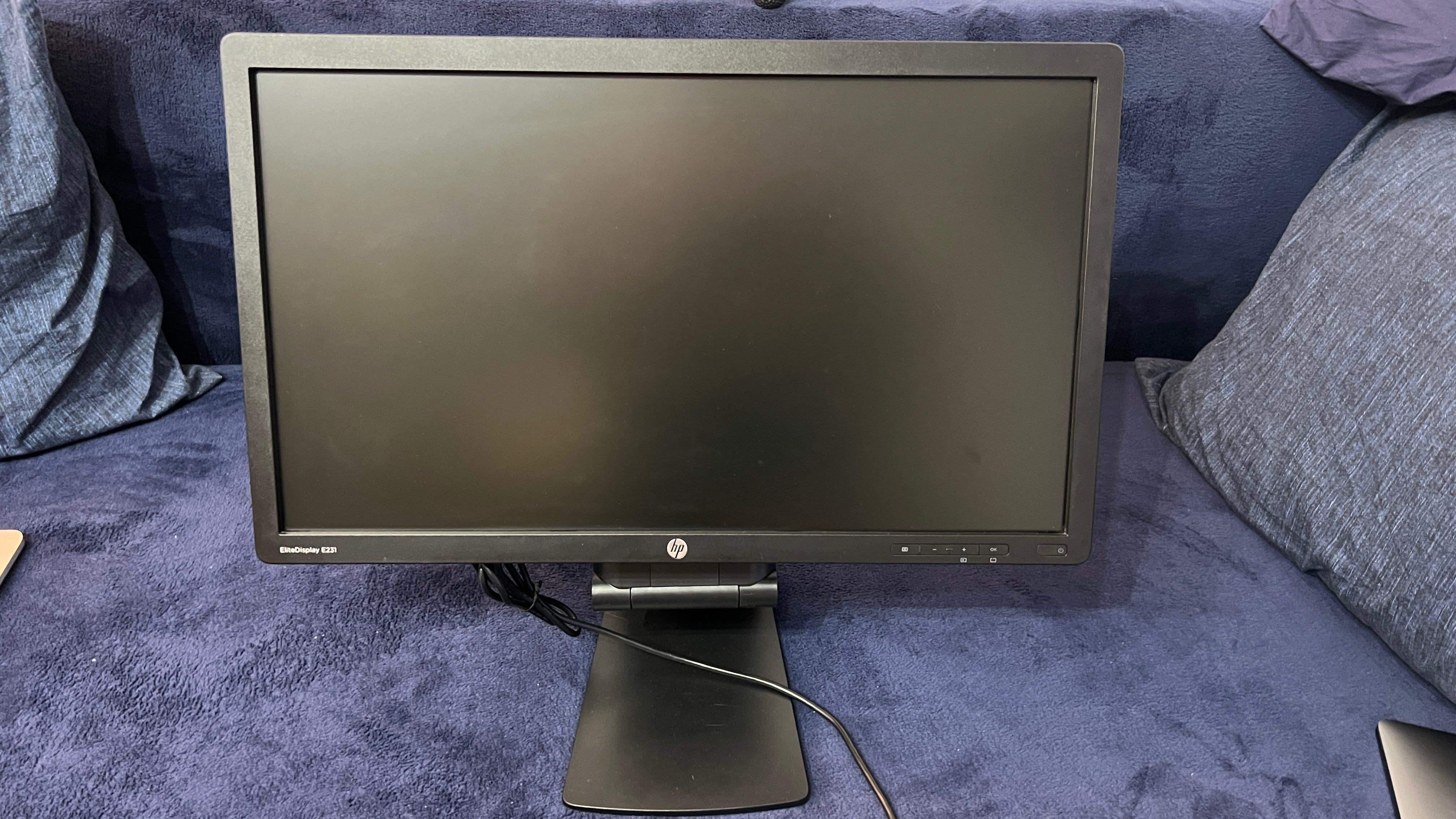 Vând monitor HP EliteDisplay E231 23" (Hewlett-Packard)