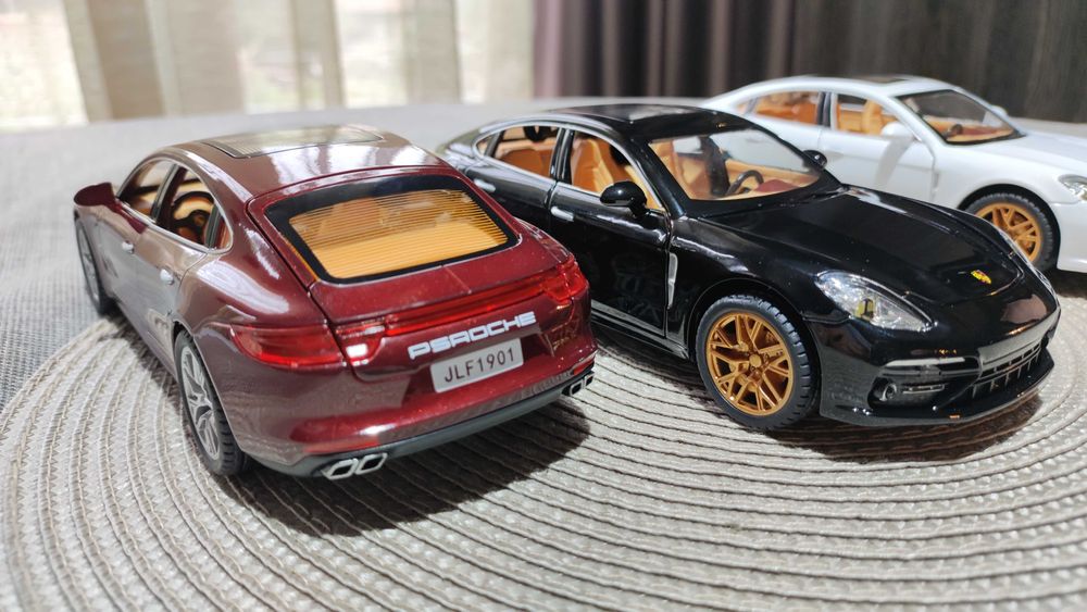 Метални колички Порше/Porsche Panamera. Мащаб 1:24.