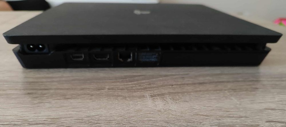 Playstation 4 Slim + Игри