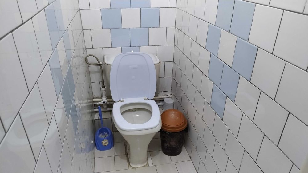 Г.Навои Аренда 3-хона 2-этаж 17-мкр подезд(семья)(напротив Центр Банк)