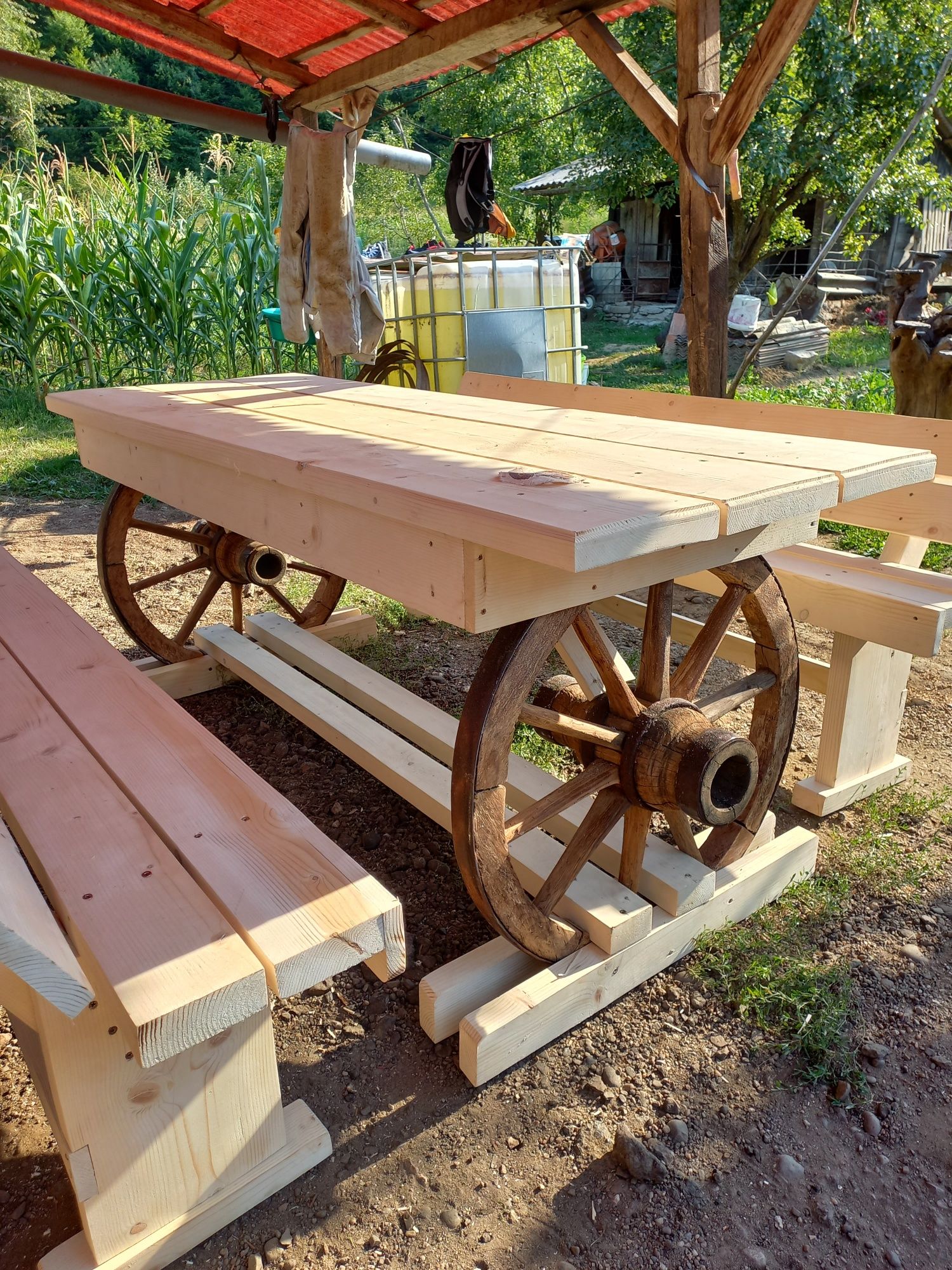 Mobilier de grădină,mese cu bănci,leagăne.