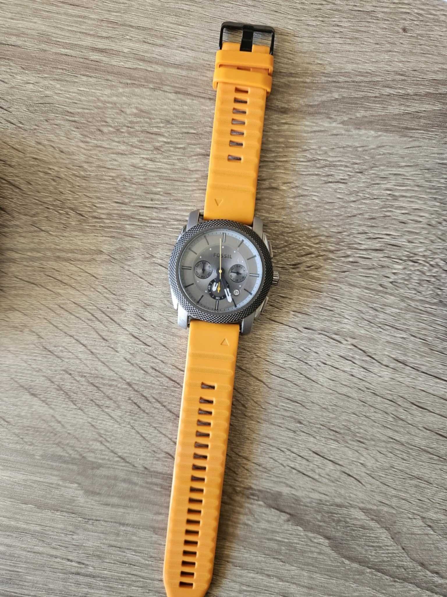 Продавам часовник Fossil