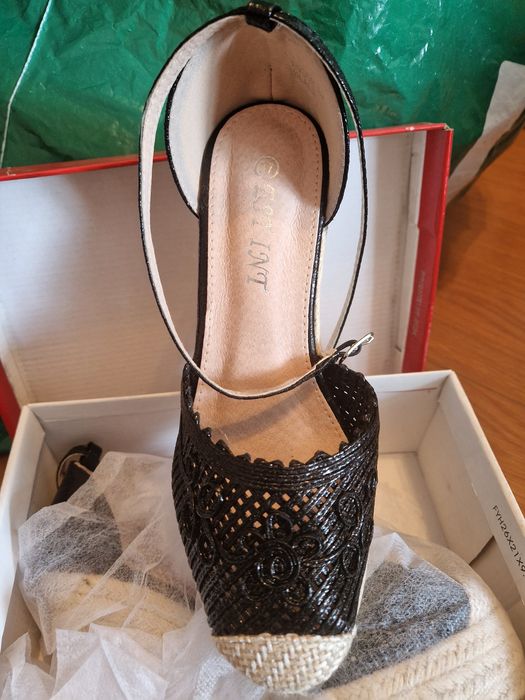 Sandale închise platformă