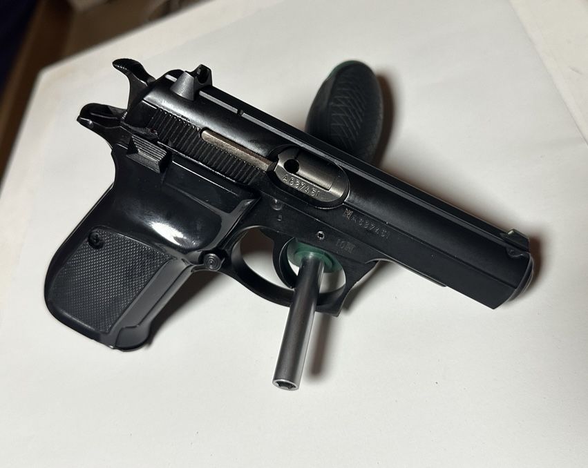 Vand pistol CZ 83