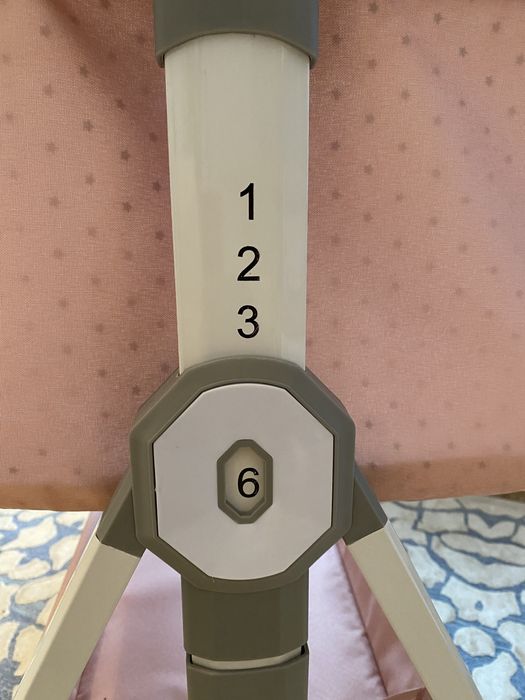 Pătuț 3 în 1 cu saltea, masă de schimbat, plasa țânțari + depozitare