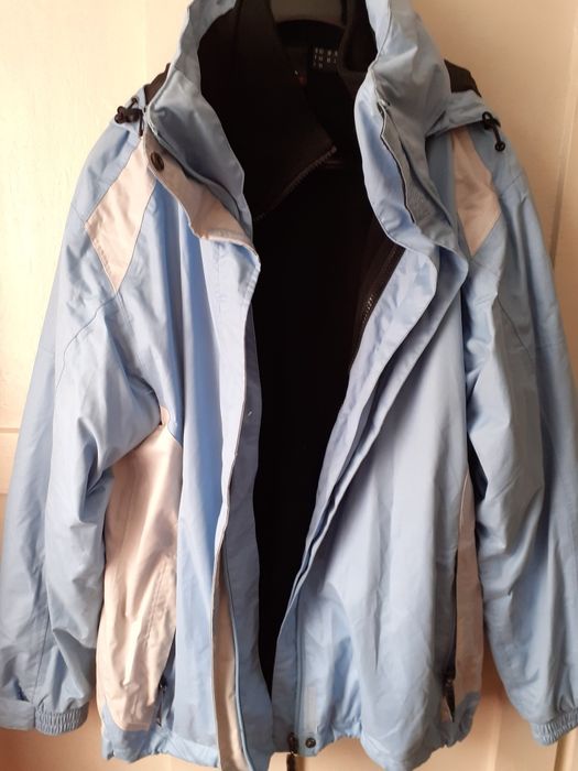 Vand 2 jachete damă m. 42 și 46