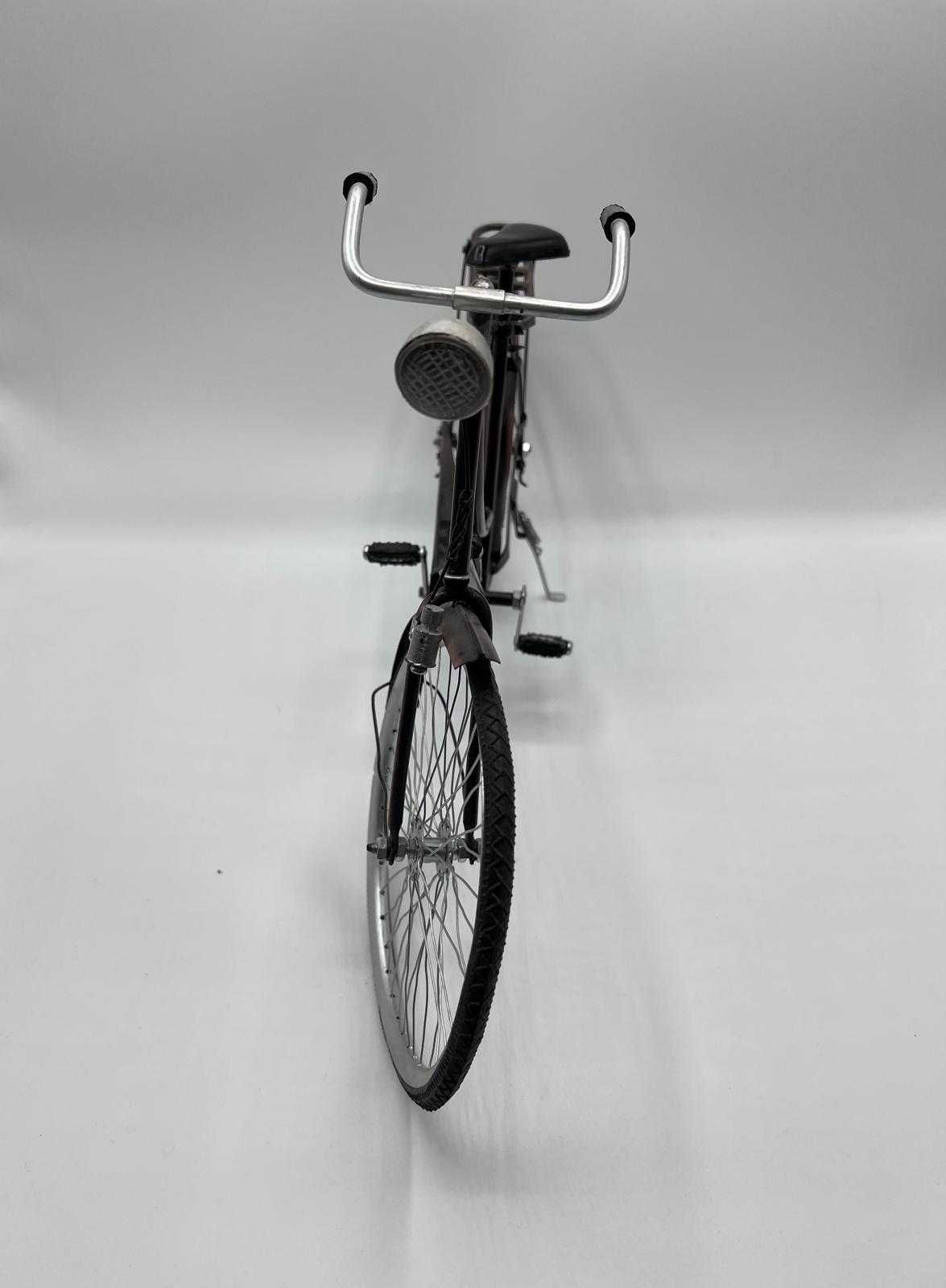 Liquid Money vinde - Macheta Bicicleta de Colectie