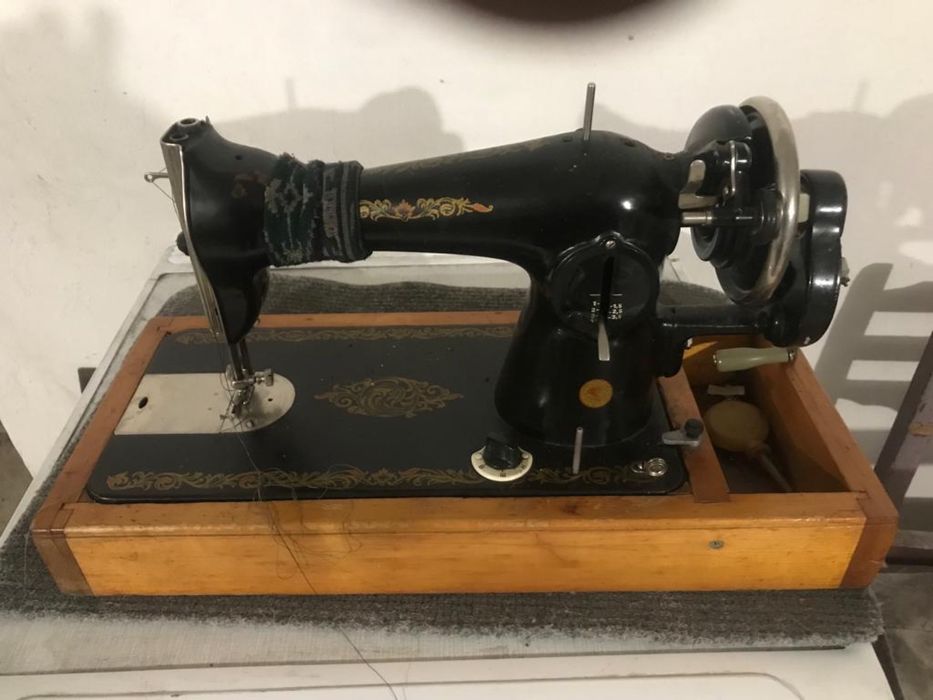 Продам швейную машинку