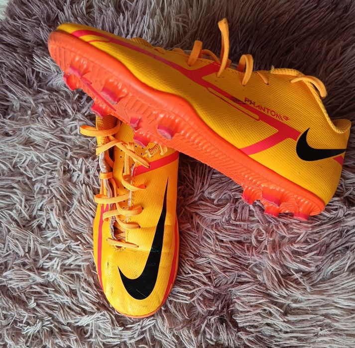 2 perechi ghete fotbal nr 37.5 - 70 lei