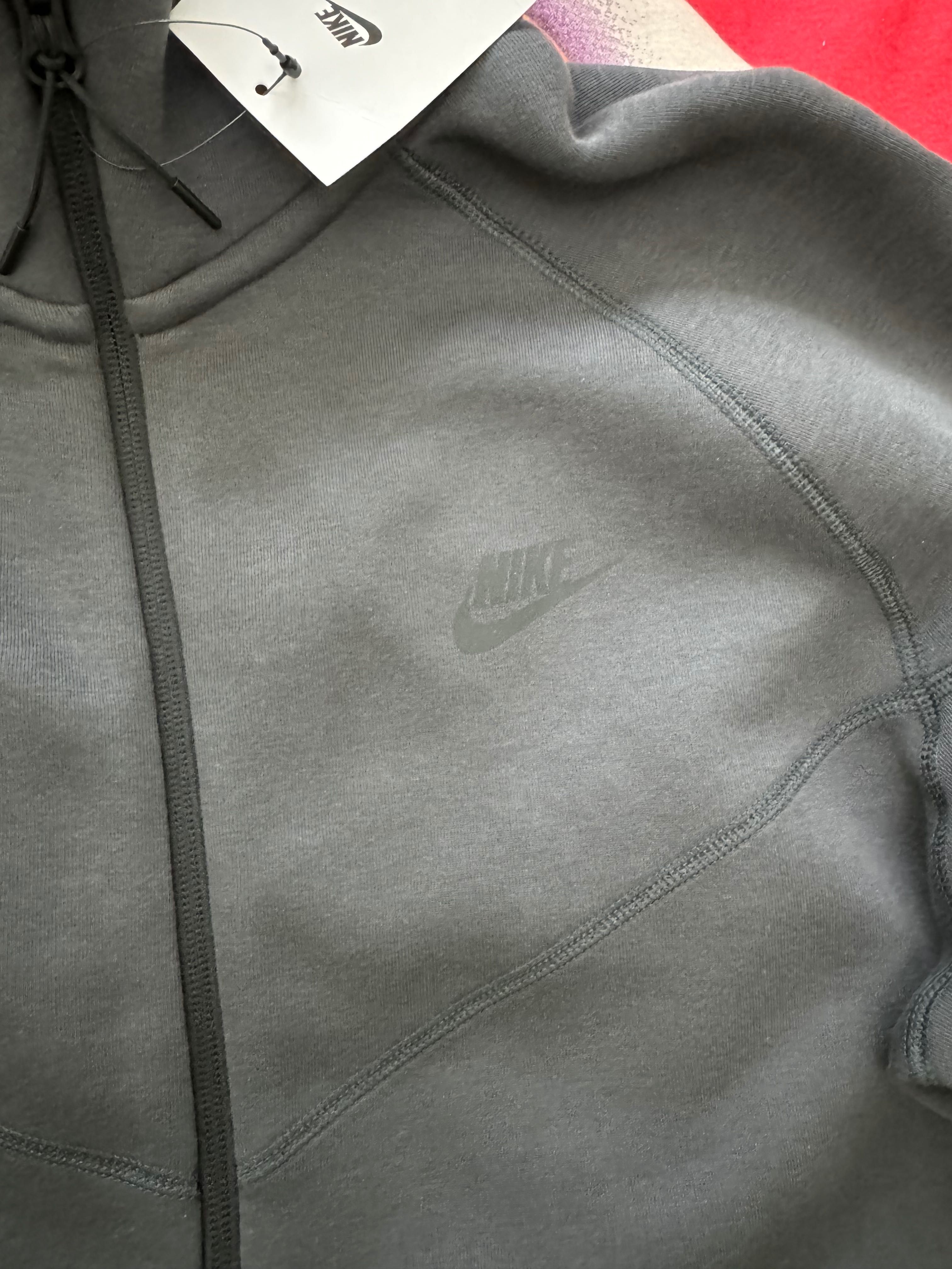 Nike Tech Fleece - S и М номер - новата колекция