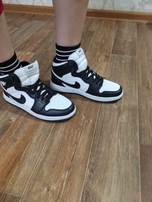 Продам кроссовки (джорданы) новые