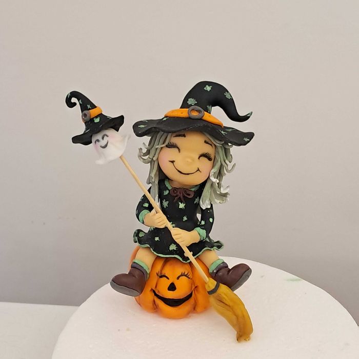 Figurine de pus pe pe tort