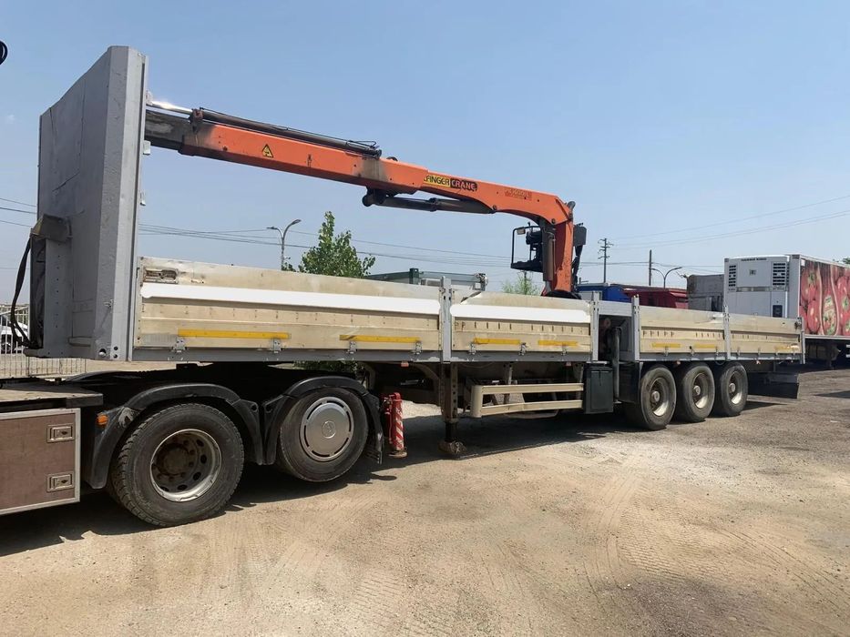 Alta WEKA Semiremorca WEKA cu macara