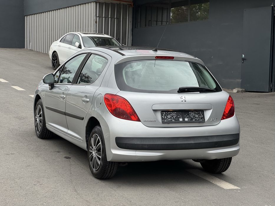 Peugeot 207 1.4 бензин клима панорама