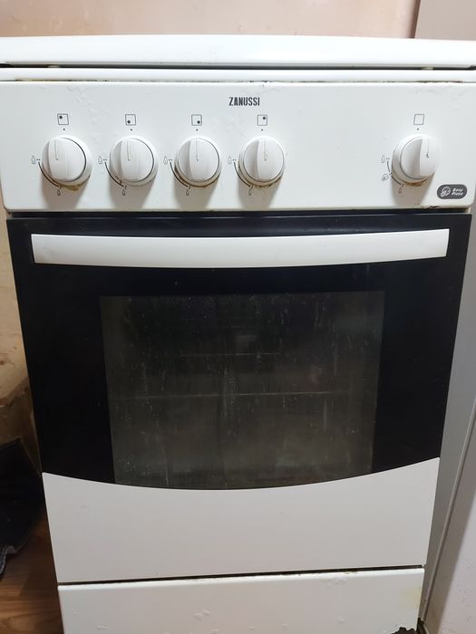 Frigider clasa A +  Aragaz Zanussi și Sobă Teracotă