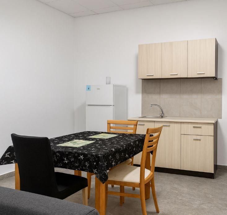 Дава се под наем Едностаен апартамент в Варна, ЖП Гара - 45 кв.м за 375 € - Снимка #3