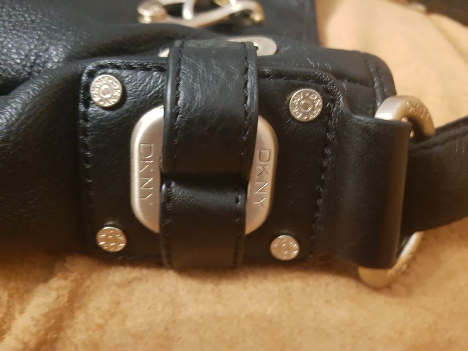 Vând geantă DKNY din piele