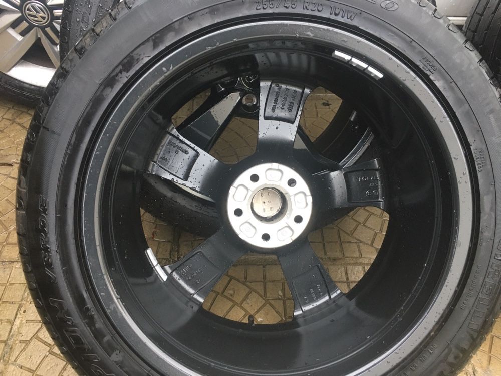 Комплект лети джанти от Audi 5x112 с летни гуми Pirelli 255/45/20