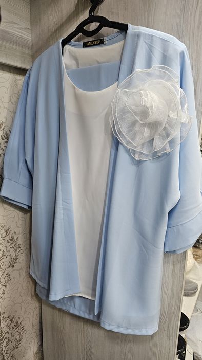 Продаётся офисный женский костюм тройка