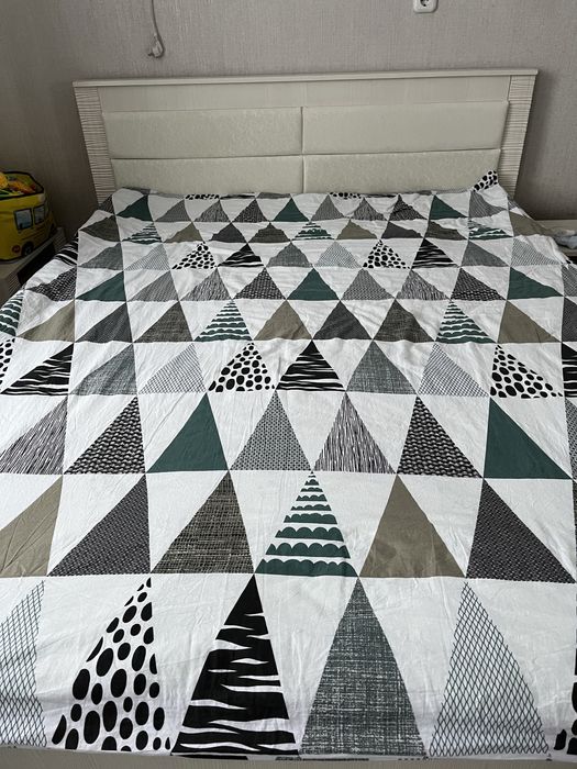 Кровать с тумбочками