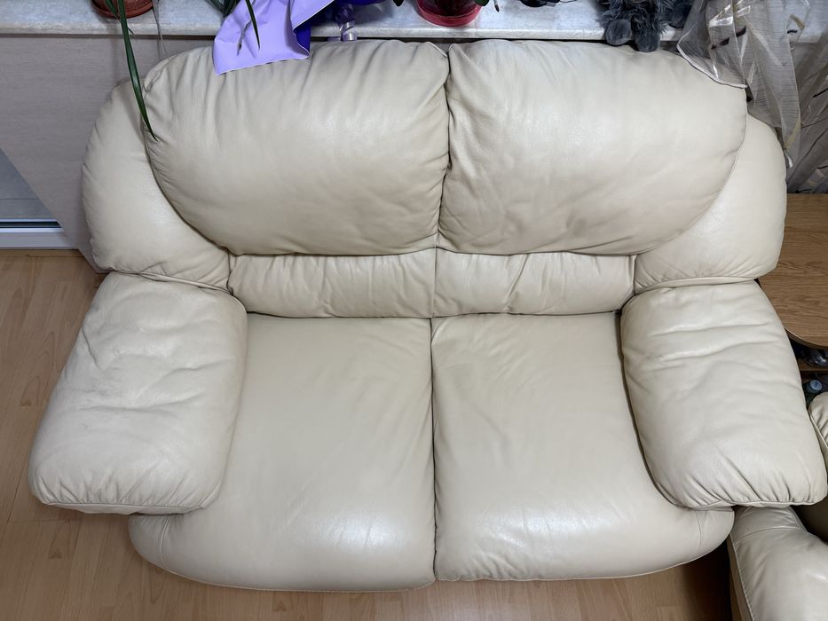 Диван от естествена кожа