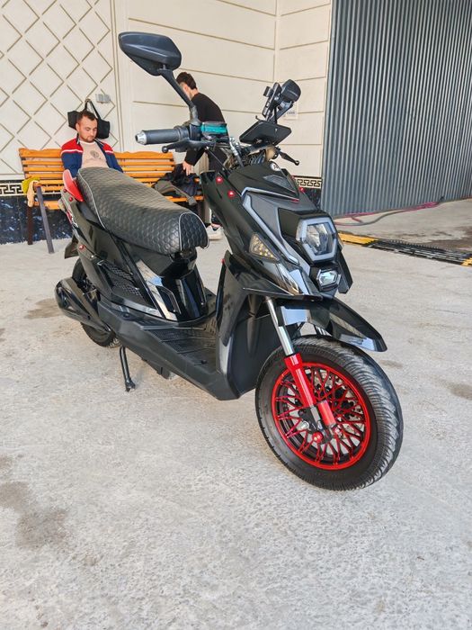 Электроскутер сотилади 2000кв