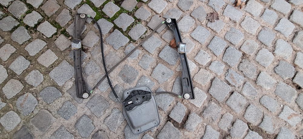 Преден десен стъклоповдигач VW Golf 5/ 2 врати