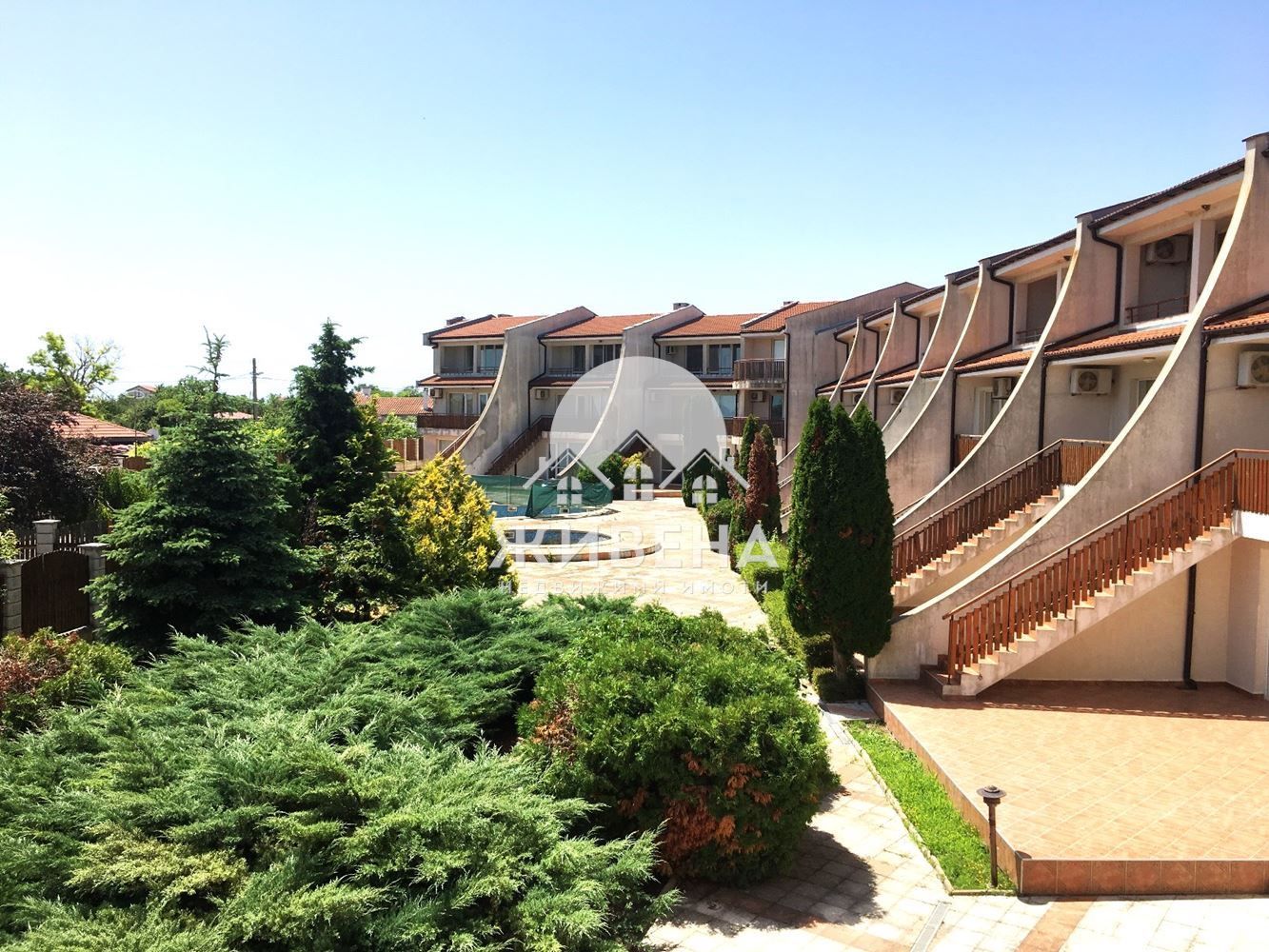 Продавам 3-стаен мезонет с ГАРАЖ в с.Божурец, площ 189 кв.м