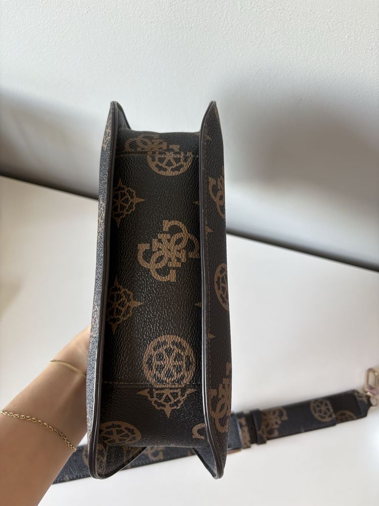 Guess чанта оригинал