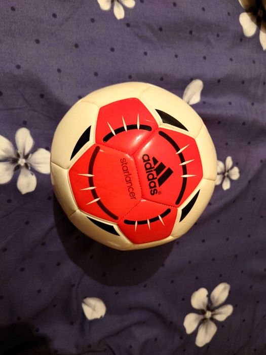Футболна топка Adidas Starlancer