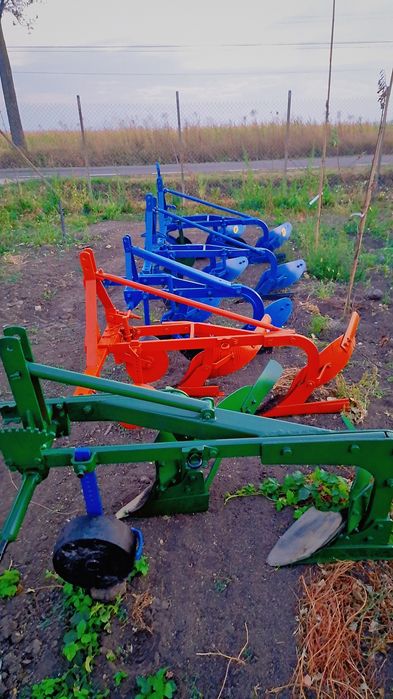 Vând pluguri cu două brazde