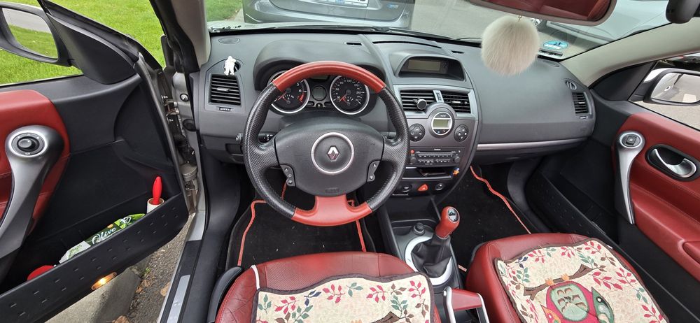 Renault cabrio argintiu
