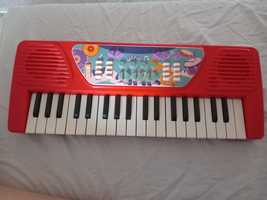 Продавам детско пиано