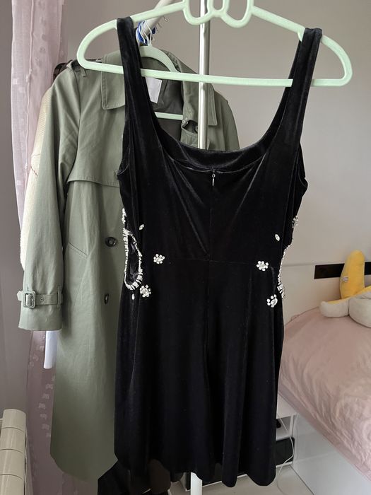 Черна рокля с камъни от Зара