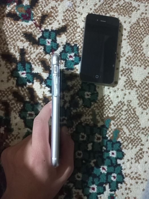 В отличном состояний iphone se2020 iphone 4s