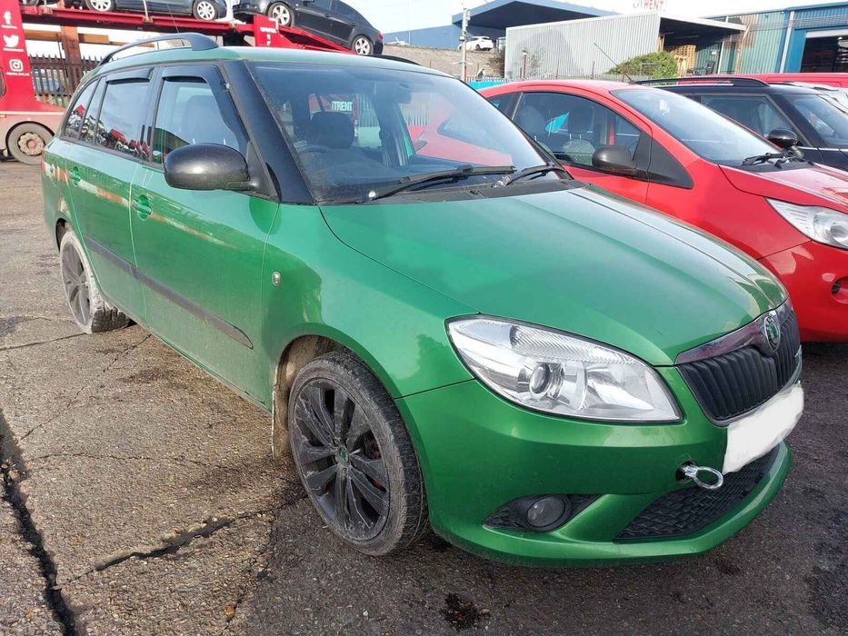 Far Dreapta Skoda Fabia 2010 Break Verde