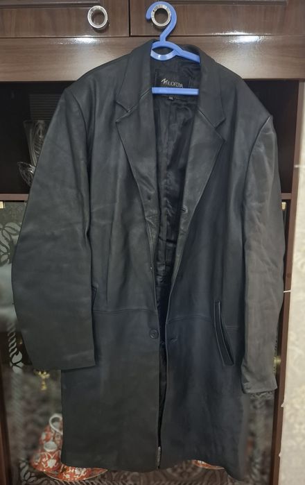 Продам кожаный женский плащ.