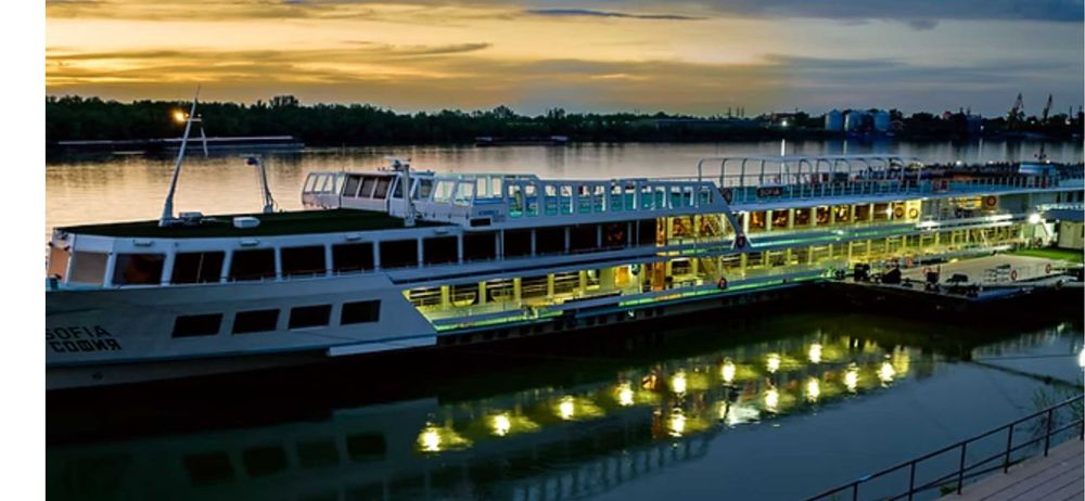 Добре дошли на борда на единствения хотел - кораб в България