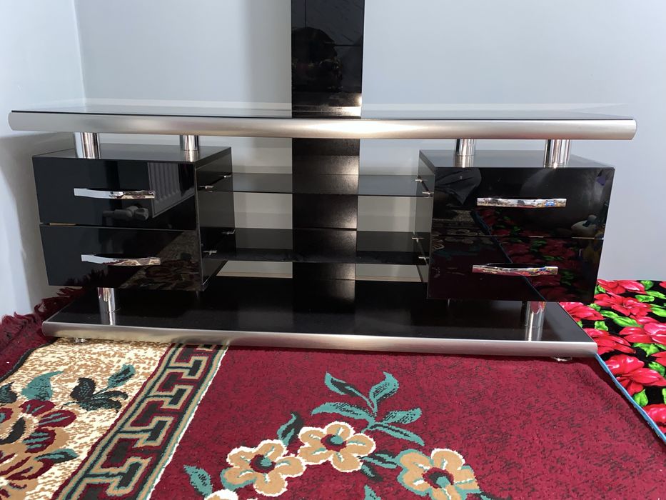 Телевизор учун шишали подставка сотилади