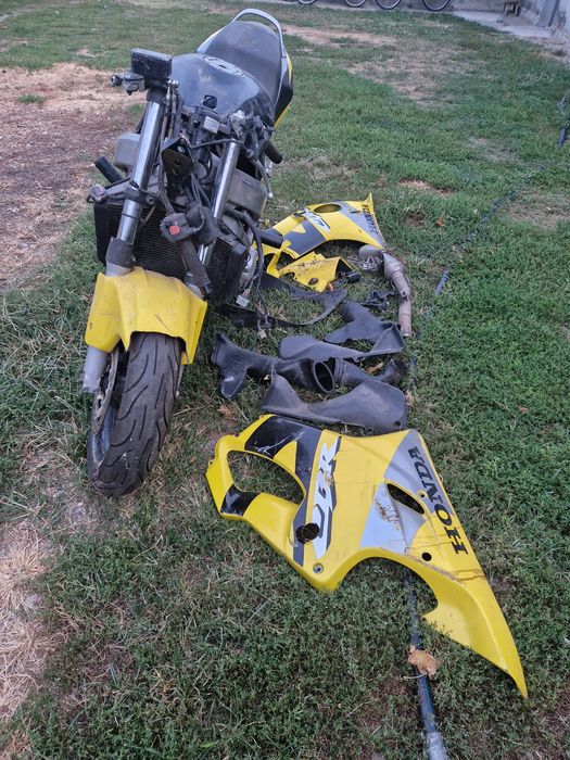 Vand Piese Honda CBR 600 F4i    2001