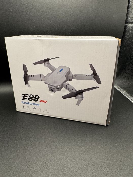 Дрон E88 Pro със сгъваеми перки