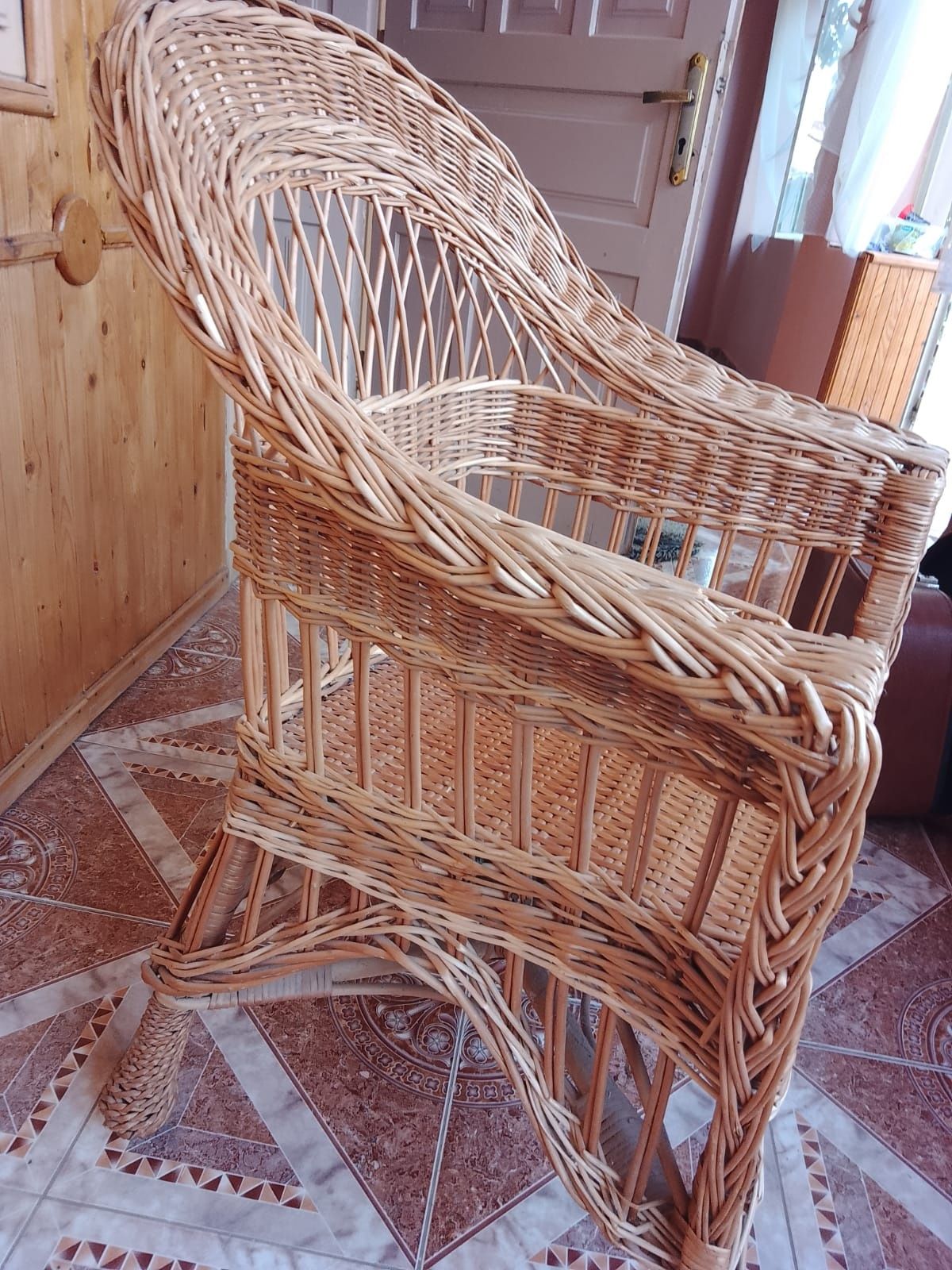 Vand un scaun din rachita vintage