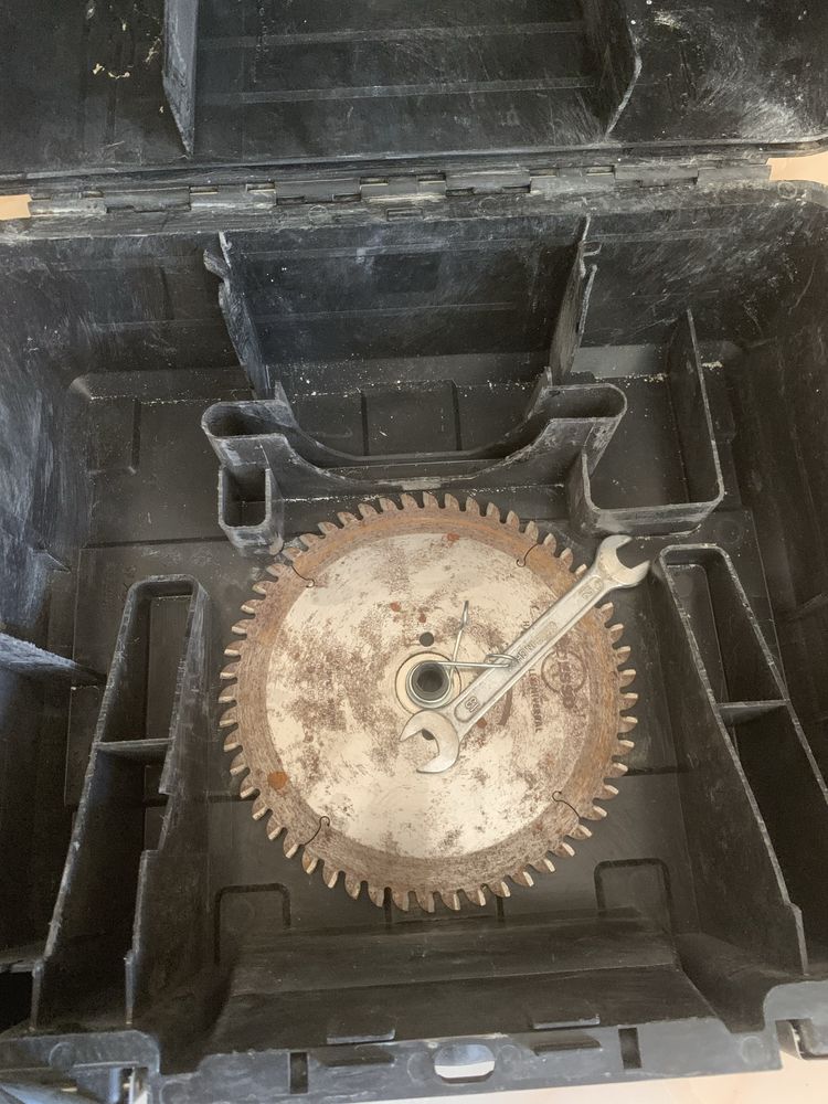 Dewalt DWE 575 circular de mana