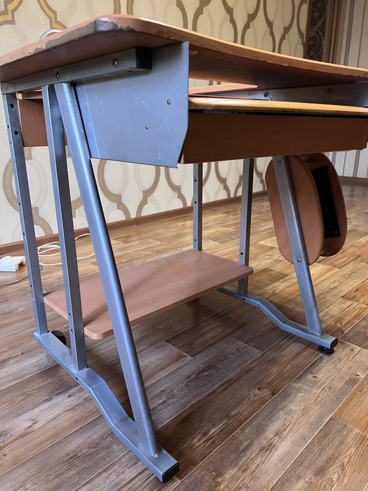 Стол компьютерный