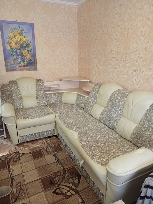 Диван угловой светлый