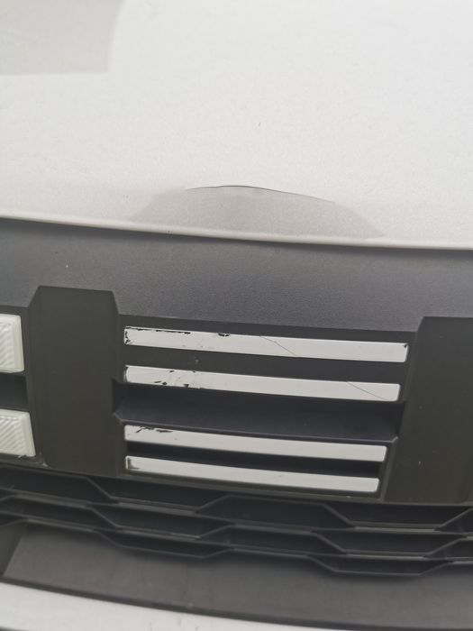 Vând capota+grila logan 3/2023