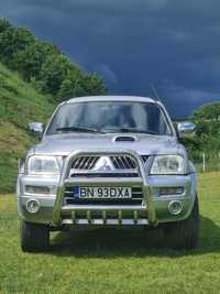 Mitsubishi l200 
2005
Pret 8700 euro
Model Face lift
Motor 2500 
C