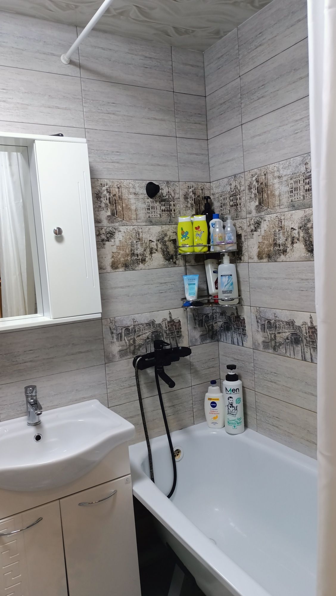 3 микр. 22 дом .Продам 3 комнатную квартиру
