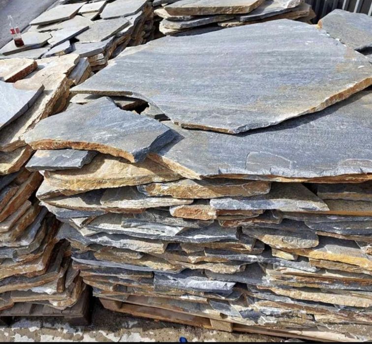 Vand si montez piatra naturală