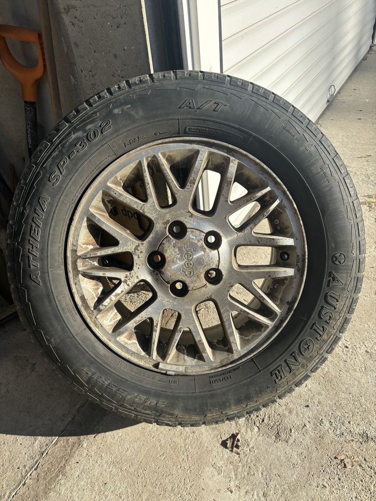 Отлични АТ гуми с джанти 17” Jeep Grand Cherokee WJ